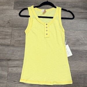 NWT LA MIEL Light Yellow Ribbed Buttoned Tank Top